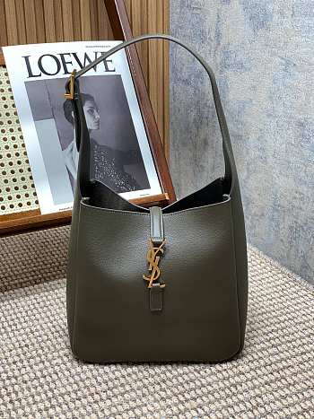 Bagsaaa YSL LE 5 À 7 SUPPLE SMALL IN GRAINED GREEN LEATHER - 23 X 22 X 8.5 CM