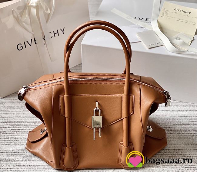	 Bagsaaa Medium Antigona Soft Lock bag in brown smooth leather - 44*34*7cm - 1