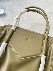 	 Bagsaaa Medium Antigona Soft Lock bag in green smooth leather - 44*34*7cm - 6