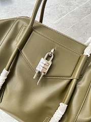 	 Bagsaaa Medium Antigona Soft Lock bag in green smooth leather - 44*34*7cm - 5