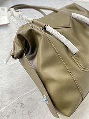	 Bagsaaa Medium Antigona Soft Lock bag in green smooth leather - 44*34*7cm - 4