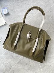 	 Bagsaaa Medium Antigona Soft Lock bag in green smooth leather - 44*34*7cm - 3