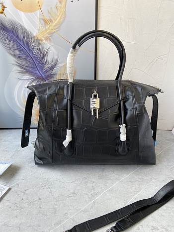 	 Bagsaaa Medium Antigona Soft Lock bag in black croc leather - 44*34*7cm