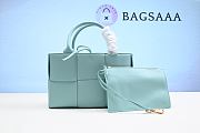 Bagsaaa Bottega Veneta Mini Arco Tote Bag in Intreccio Leather - 25x16x8cm - 1
