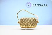 Bagsaaa Bottega Veneta Knot-embellished Metallic Intrecciato Plissé Leather Shoulder Bag In Gold - 1