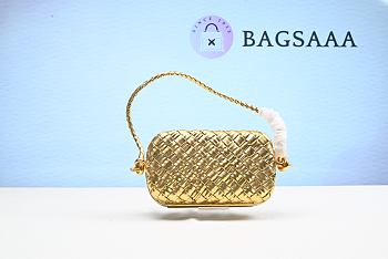 Bagsaaa Bottega Veneta Knot-embellished Metallic Intrecciato Plissé Leather Shoulder Bag In Gold