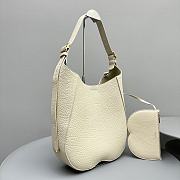 Bagsaaa Burberry White Chess Medium Grained-leather Shoulder Bag - 5