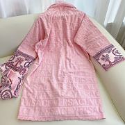 	 Bagsaaa Versace PINK AMPLIFIED BATHROBE - 3