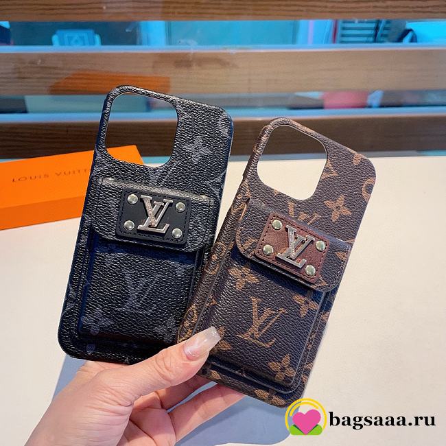 	 Bagsaaa Louis Vuitton Phone Case With Gold Chain  - 1
