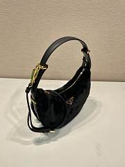 Prada Arqué shearling and leather shoulder bag black - 22.5x18.5x6.5cm - 2