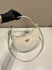 	 Prada Arqué shearling and leather shoulder bag white - 22.5x18.5x6.5cm - 3