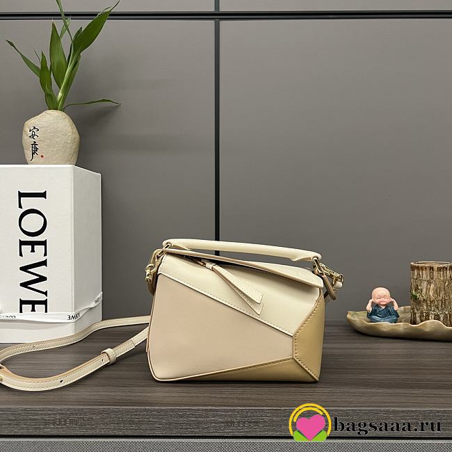 Bagsaaa Loewe Mini Puzzle bag in classic calfskin cream and beige - 1