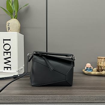 Bagsaaa Loewe Mini Puzzle bag in classic calfskin black