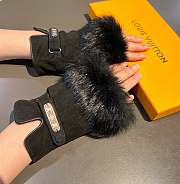 Bagsaaa Louis Vuitton Half Finger Black Fur Gloves - 1