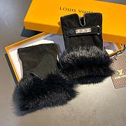 Bagsaaa Louis Vuitton Half Finger Black Fur Gloves - 3