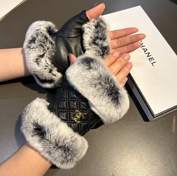 Bagsaaa Chanel Half Finger White Fur Leather Gloves