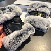 Bagsaaa Chanel Half Finger White Fur Leather Gloves - 3