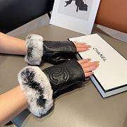 Bagsaaa Chanel Half Finger White Fur Leather Gloves 02 - 1