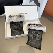 Bagsaaa Chanel Half Finger White Fur Leather Gloves 02 - 6