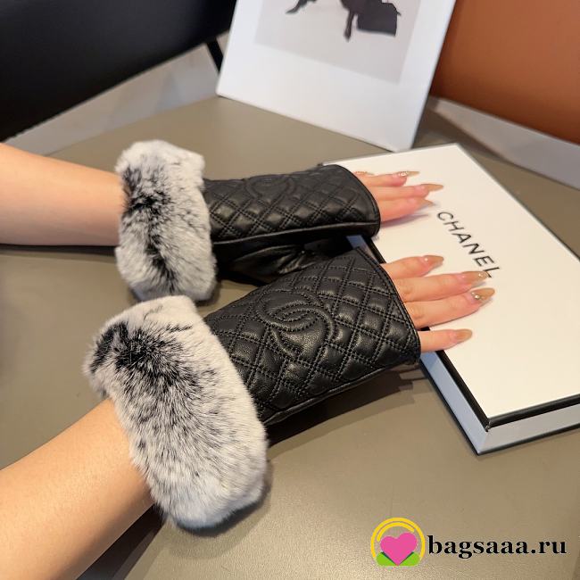 	 Bagsaaa Chanel Half Finger White Fur Leather Gloves 04 - 1