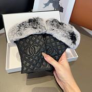 	 Bagsaaa Chanel Half Finger White Fur Leather Gloves 04 - 4