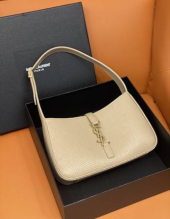 	 Bagsaaa YSL LE 5 À 7 in beige python leather - 23 X 16 X 6,5 CM