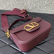 	 Bagsaaa Valentino Garavani Alltime leather shoulder bag burgundy - 23.5x18x8cm - 6