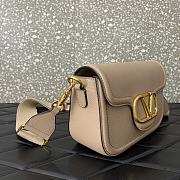 	 Bagsaaa Valentino Garavani Alltime leather shoulder bag beige - 23.5x18x8cm - 5