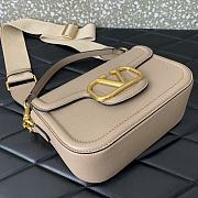 	 Bagsaaa Valentino Garavani Alltime leather shoulder bag beige - 23.5x18x8cm - 3