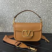 	 Bagsaaa Valentino Garavani Alltime leather shoulder bag brown - 23.5x18x8cm - 1