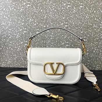 	 Bagsaaa Valentino Garavani Alltime leather shoulder bag white - 23.5x18x8cm