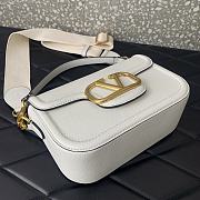 	 Bagsaaa Valentino Garavani Alltime leather shoulder bag white - 23.5x18x8cm - 5