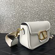 	 Bagsaaa Valentino Garavani Alltime leather shoulder bag white - 23.5x18x8cm - 4
