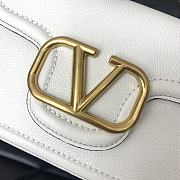 	 Bagsaaa Valentino Garavani Alltime leather shoulder bag white - 23.5x18x8cm - 2