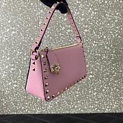 	 Bagsaaa Valentino Garavani Small Rockstud Grainy Calfskin Crossbody Bag Pink - 19x13x7cm - 2