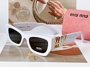 Bagsaaa Miu Miu Eyewear logo-plaque arm sunglasses - 2