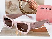 Bagsaaa Miu Miu Eyewear logo-plaque arm sunglasses - 3
