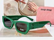 Bagsaaa Miu Miu Eyewear logo-plaque arm sunglasses - 6