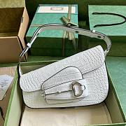 Bagsaaa Gucci Horsebit 1955 Small Shoulder Bag White Crocodile Leather - 26.5x 10.5-17x 4-8cm - 1
