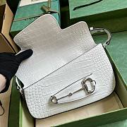 Bagsaaa Gucci Horsebit 1955 Small Shoulder Bag White Crocodile Leather - 26.5x 10.5-17x 4-8cm - 3