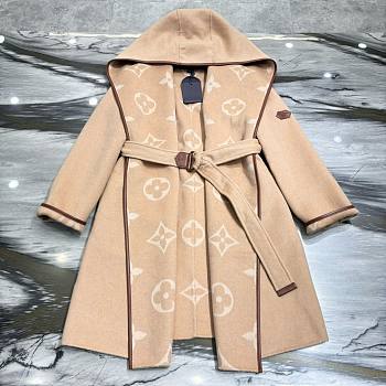 Bagsaaa Louis Vuitton Belted Beige Coat