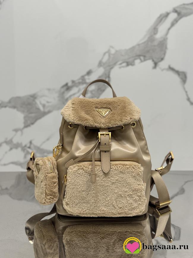 Bagsaaa Prada Re-Nylon and shearling backpack in beige - 25x20.5x11.5cm - 1
