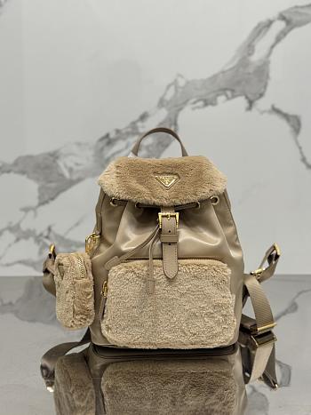 Bagsaaa Prada Re-Nylon and shearling backpack in beige - 25x20.5x11.5cm