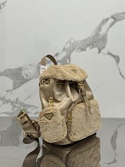 Bagsaaa Prada Re-Nylon and shearling backpack in beige - 25x20.5x11.5cm - 4