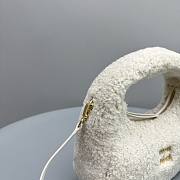 Bagsaaa Miumiu Wander shearling hobo bag with leather in ivory - 20*6*17cm - 5