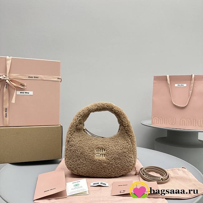 	 Bagsaaa Miumiu Wander shearling hobo bag with leather in brown - 17.5*5.5*14cm - 1