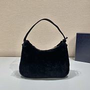 Bagsaaa Prada Re-Edition Black Shearling Bag - 23*14*5cm - 2