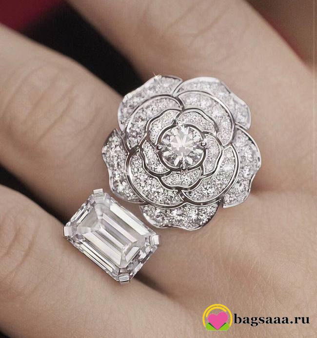 Bagsaaa Chanel Flower Crystal Silver Ring - 1