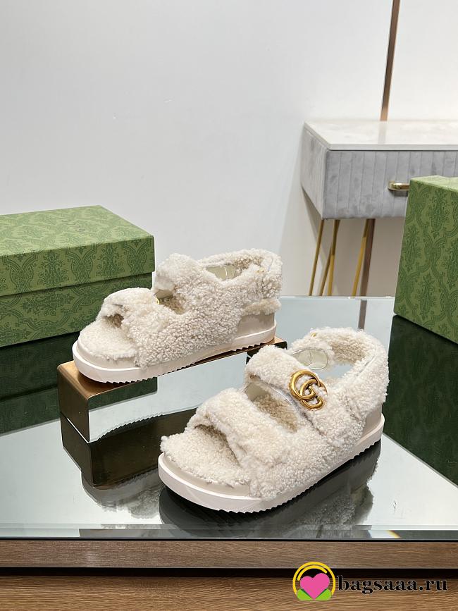 	 Bagsaaa Gucci White Shearling Sandals - 1