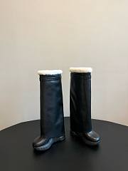 	 Bagsaaa Givenchy Shark Lock Sneakers Long Boots in shearling black - 2